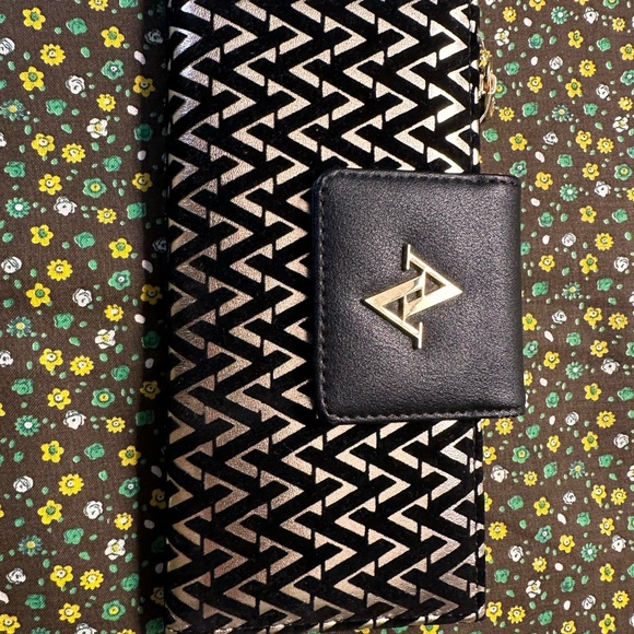 Adrienne Vittadini, NWT Wallet, Mettalic - Picture 2 of 15